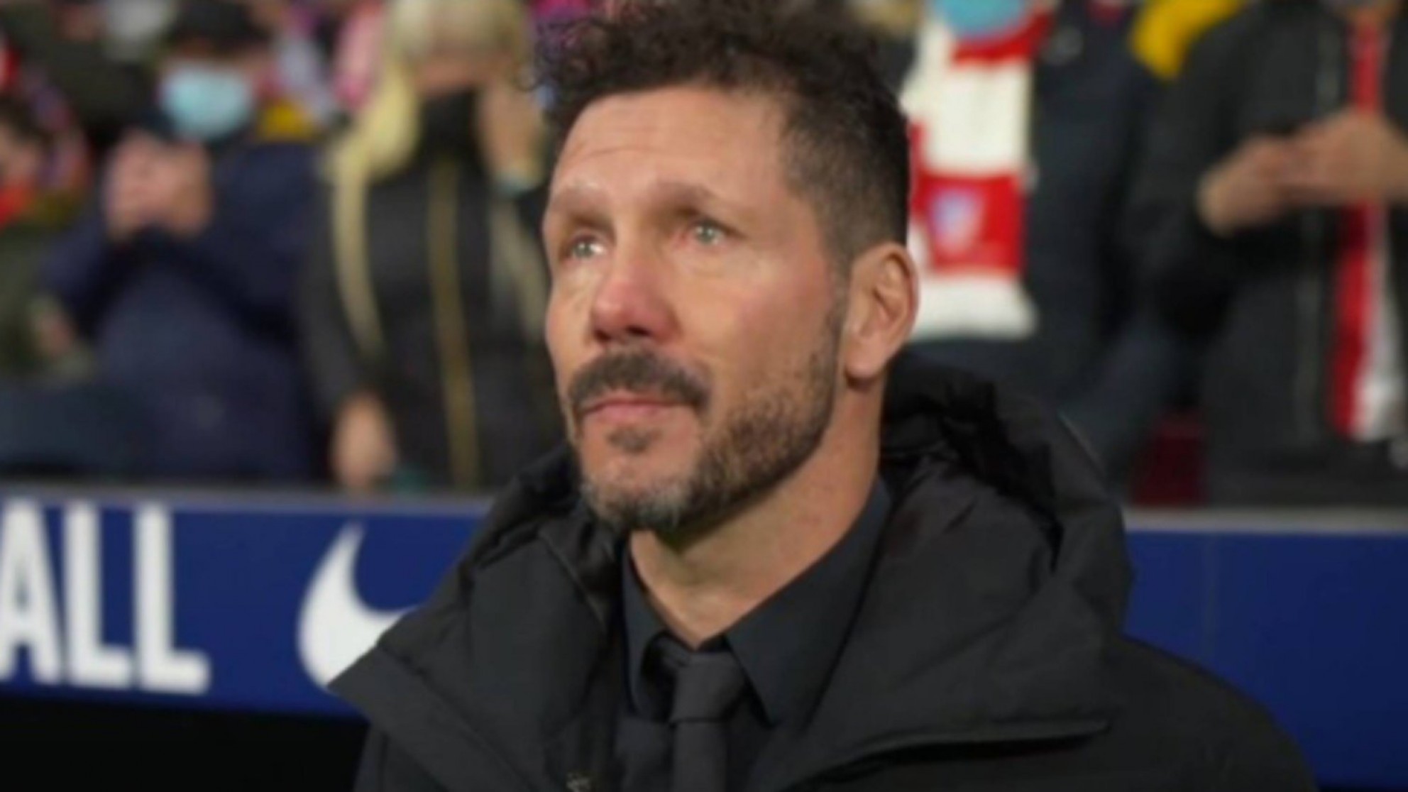Las lagrimas del Cholo Simeone en el homenaje del Atletico de Madrid por la muerte de su papa